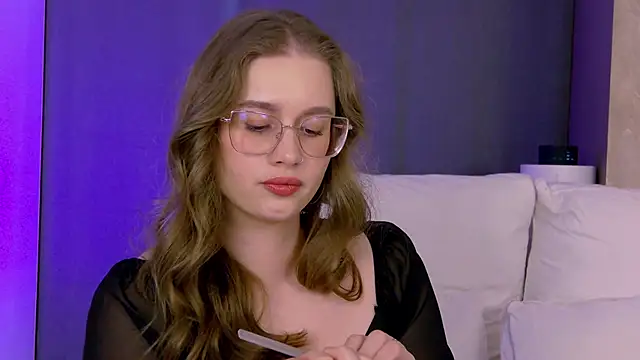 EllieHayes online show from 20, 6, 2026