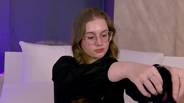 EllieHayes online show from 21, 6, 2026