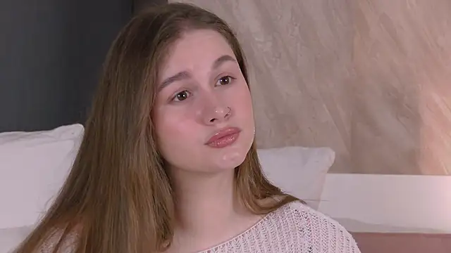 EllieHayes online show from 10, 4, 2026