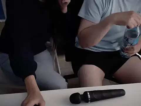 Snapshot of CuteMan33 chatting on 15, 5, 2026 CuteMan33 online show from 15, 5, 2026