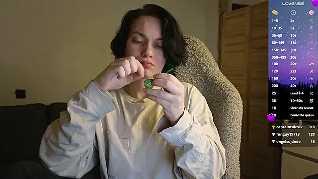 Snapshot of esajukyy chatting on 4, 3, 2026 esajukyy online show from 4, 3, 2026