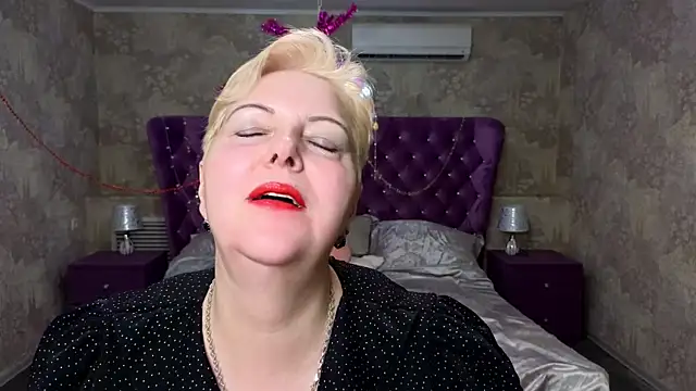 Sandra Snow online show from 12, 2, 2025