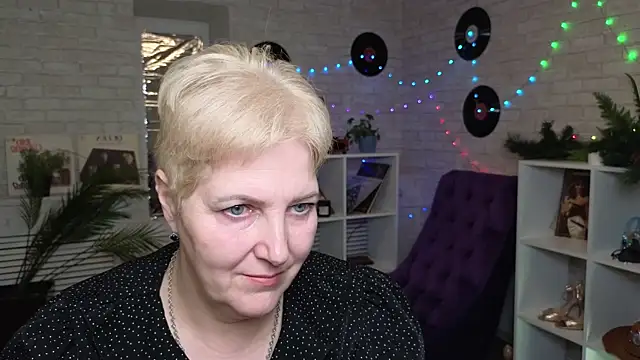 Sandra Snow online show from 22, 1, 2025