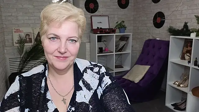 Sandra Snow online show from 26, 1, 2025