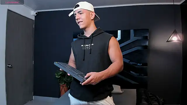 Flynn Riider online show from 10, 3, 2025