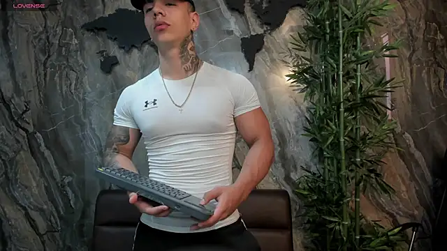 Flynn Riider online show from 11, 10, 2025