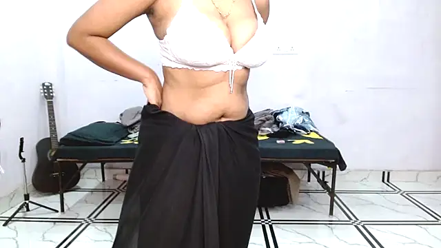 Snapshot of hinaa_khan chatting on 15, 7, 2026 hinaa khan online show from 15, 7, 2026