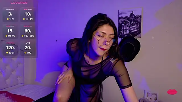 Aurora Hotson online show from 26, 11, 2025