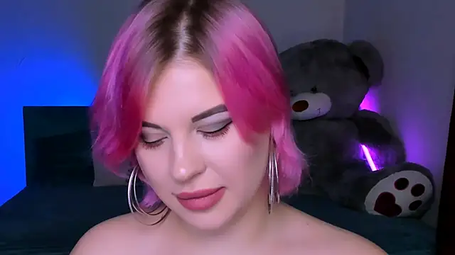 Snapshot of evaharve chatting on 4, 1, 2025 evaharve online show from 4, 1, 2025