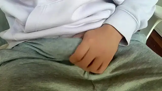 Snapshot of Axeeeeeeeeeeeel chatting on 28, 10, 2025 Axeeeeeeeeeeeel online show from 28, 10, 2025