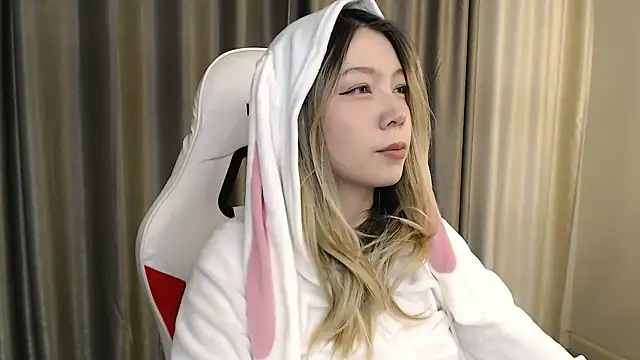 Snapshot of Babby_Rabbit chatting on 27, 10, 2025 Babby Rabbit online show from 27, 10, 2025