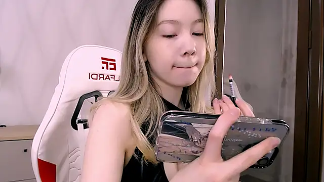 Snapshot of Babby_Rabbit chatting on 5, 11, 2025 Babby Rabbit online show from 5, 11, 2025