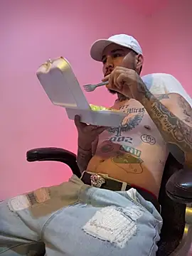 Snapshot of Junihn0 chatting on 9, 11, 2025 Junihn0 online show from 9, 11, 2025