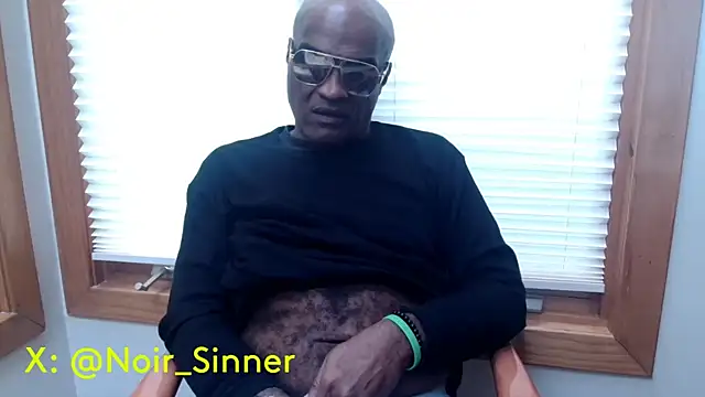 Snapshot of sinnernoir chatting on 2, 10, 2025 sinnernoir online show from 2, 10, 2025