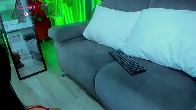 Snapshot of SofiDavid chatting on 13, 11, 2025 SofiDavid online show from 13, 11, 2025