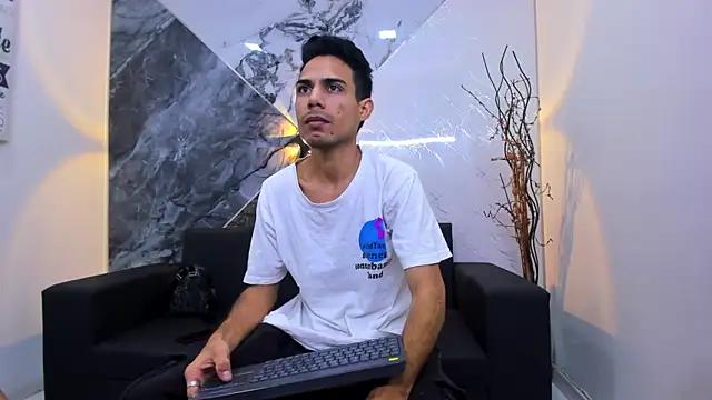 Duodreamhot online show from 28, 1, 2025