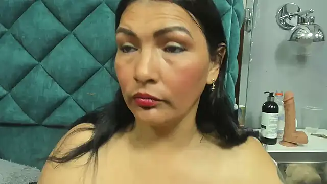 PENELOPELEWISs online show from 9, 2, 2026