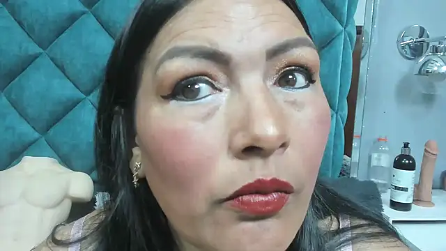 PENELOPELEWISs online show from 11, 2, 2026