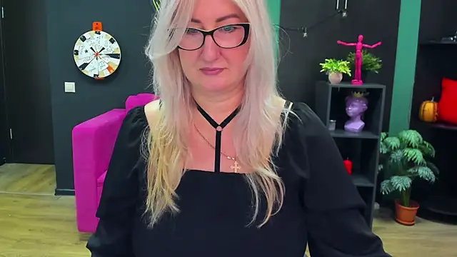 ChristyBrooks online show from 27, 2, 2025