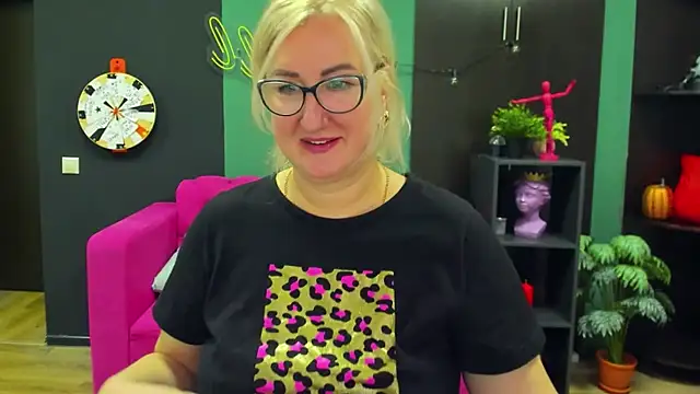 ChristyBrooks online show from 10, 2, 2025
