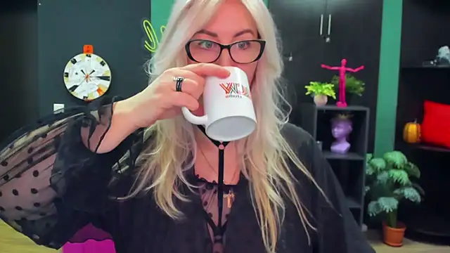 ChristyBrooks online show from 27, 2, 2025