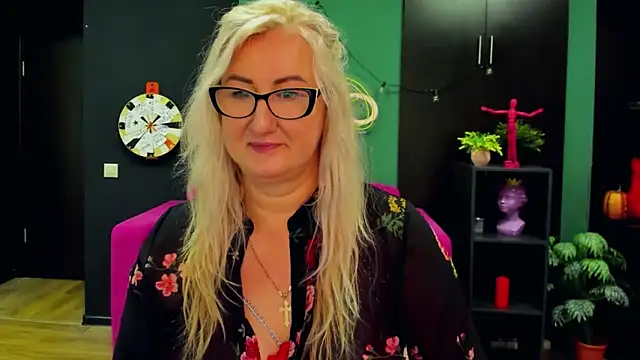 ChristyBrooks online show from 2, 3, 2025