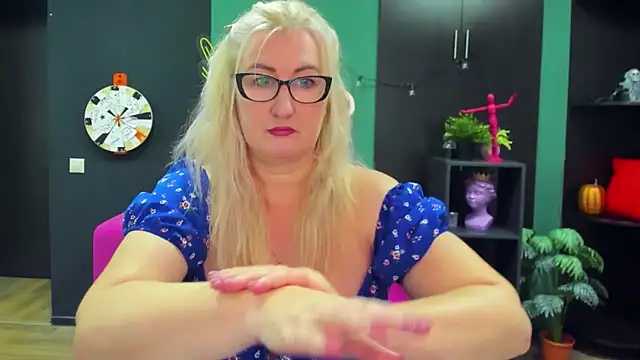 ChristyBrooks online show from 21, 2, 2025