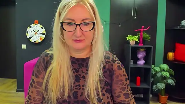 ChristyBrooks online show from 22, 2, 2025