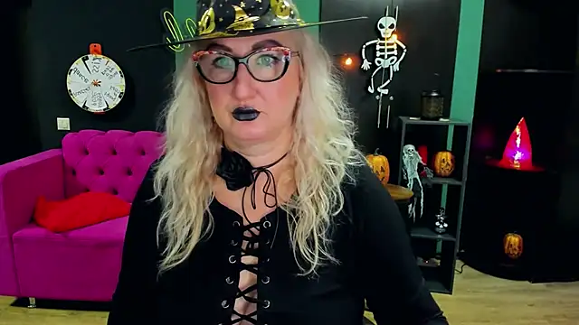 ChristyBrooks online show from 31, 10, 2025