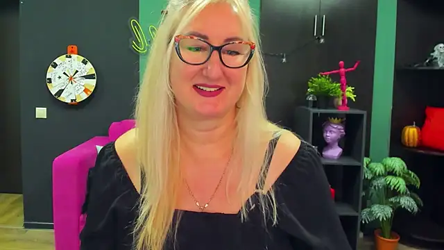 ChristyBrooks online show from 19, 2, 2025