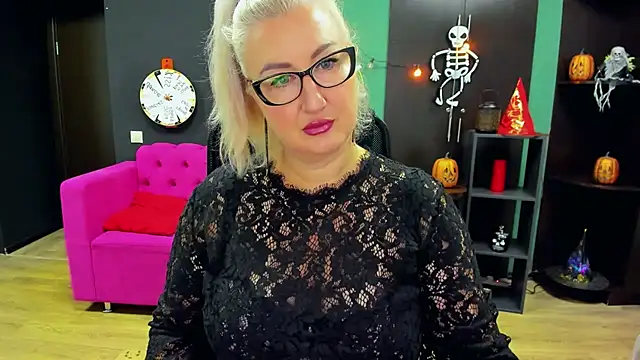 ChristyBrooks online show from 25, 10, 2025