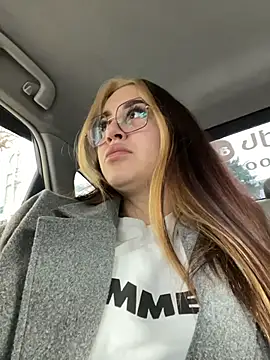 Snapshot of VikiDemi chatting on 15, 12, 2025 VikiDemi online show from 15, 12, 2025