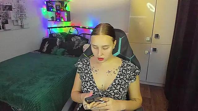 LinaTruly online show from 4, 2, 2026