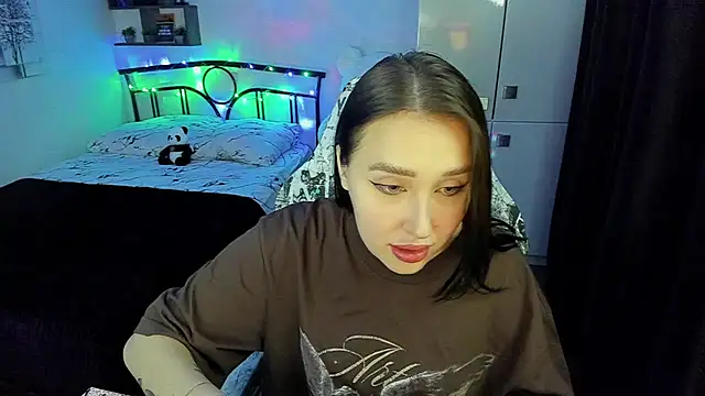 LinaTruly online show from 6, 11, 2025