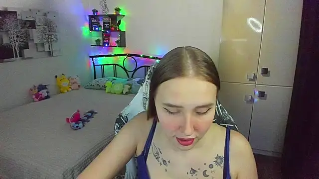 Snapshot of LinaTruly chatting on 28, 4, 2026 LinaTruly online show from 28, 4, 2026