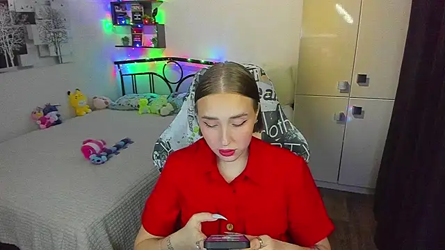Snapshot of LinaTruly chatting on 12, 5, 2026 LinaTruly online show from 12, 5, 2026