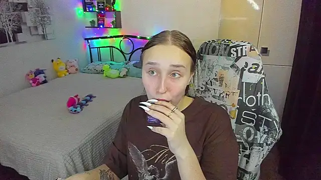 Snapshot of LinaTruly chatting on 30, 4, 2026 LinaTruly online show from 30, 4, 2026