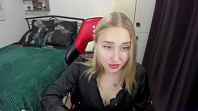 Snapshot of LinaTruly chatting on 26, 9, 2025 LinaTruly online show from 26, 9, 2025