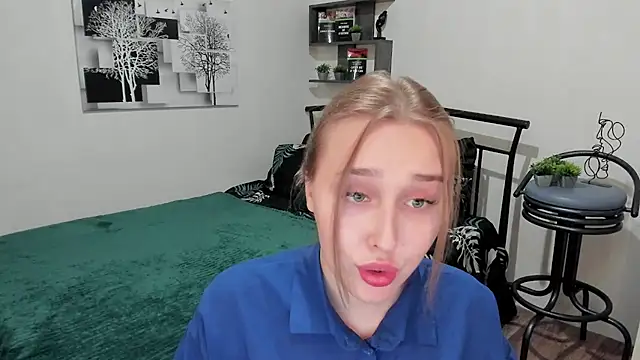 Snapshot of LinaTruly chatting on 4, 3, 2025 LinaTruly online show from 4, 3, 2025