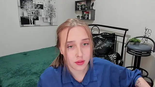 Snapshot of LinaTruly chatting on 4, 3, 2025 LinaTruly online show from 4, 3, 2025