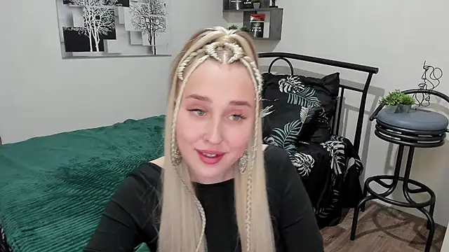 Snapshot of LinaTruly chatting on 15, 2, 2025 LinaTruly online show from 15, 2, 2025
