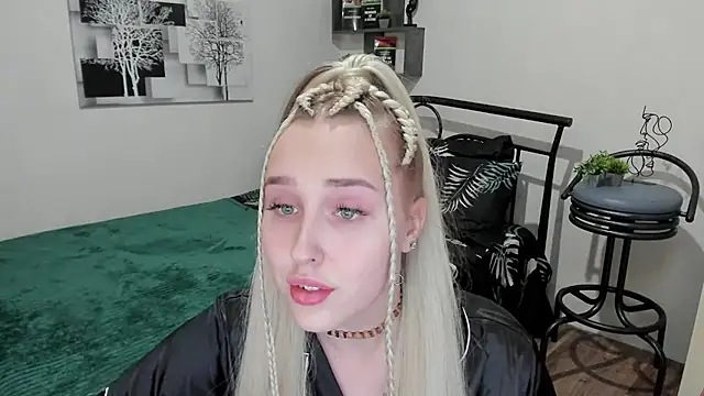 Snapshot of LinaTruly chatting on 25, 2, 2025 LinaTruly online show from 25, 2, 2025