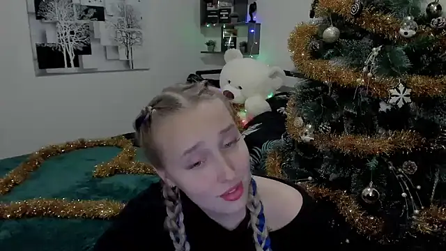 Snapshot of LinaTruly chatting on 14, 12, 2024 LinaTruly online show from 14, 12, 2024