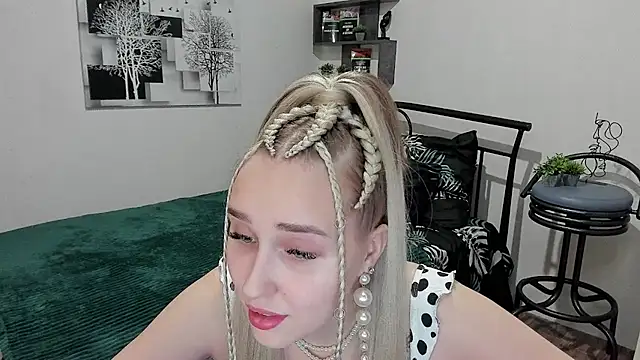 Snapshot of LinaTruly chatting on 19, 2, 2025 LinaTruly online show from 19, 2, 2025
