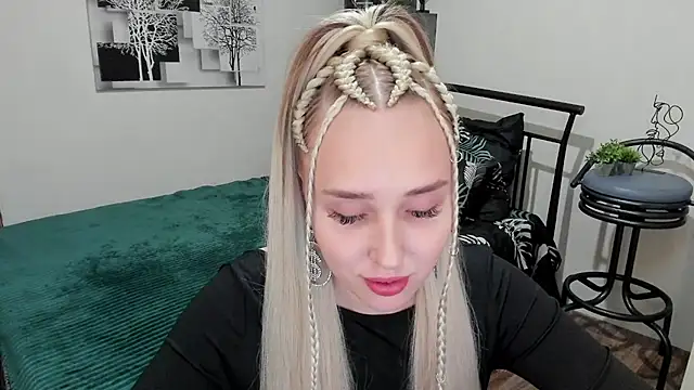 Snapshot of LinaTruly chatting on 15, 2, 2025 LinaTruly online show from 15, 2, 2025