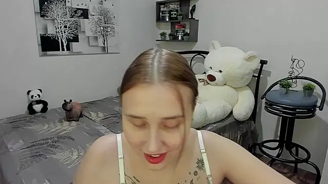 Snapshot of LinaTruly chatting on 18, 3, 2025 LinaTruly online show from 18, 3, 2025