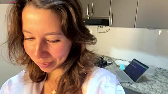 jolie lov online show from 4, 3, 2026