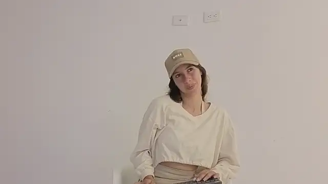 Snapshot of jolie_lov chatting on 7, 11, 2025 jolie lov online show from 7, 11, 2025