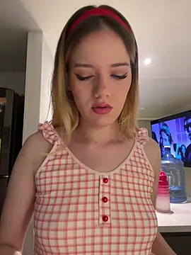 Snapshot of NicoleCut chatting on 2, 11, 2025 NicoleCut online show from 2, 11, 2025