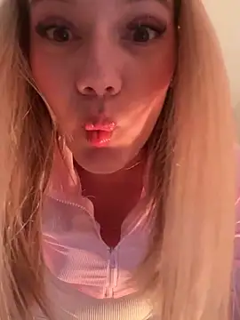 NicoleCut online show from 28, 2, 2025